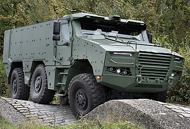 Dynamic demonstration of the new Czech armoured vehicle TADEAS on Tatra 6x6 chassis